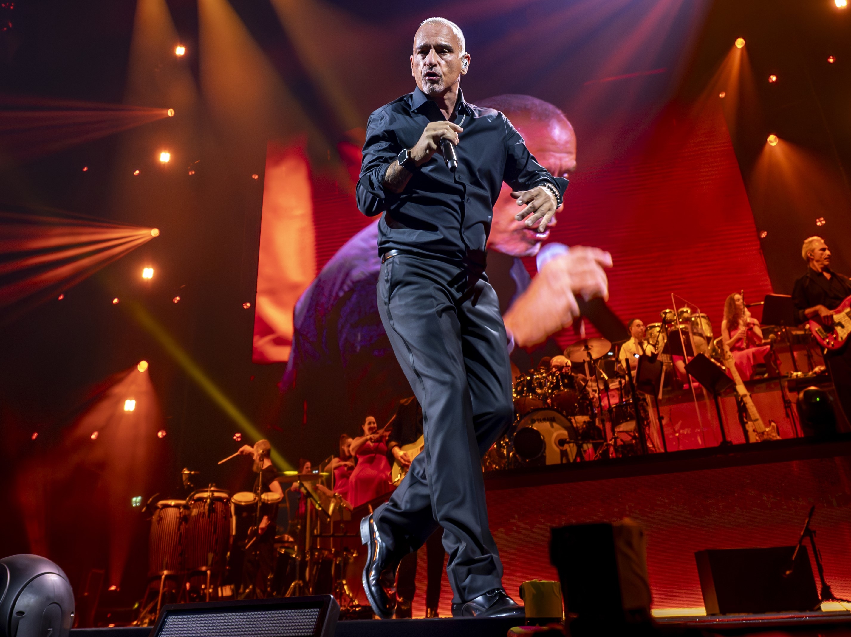 Eros Ramazzotti anuncia el estreno de su nuevo &aacute;lbum con canciones in&eacute;ditas